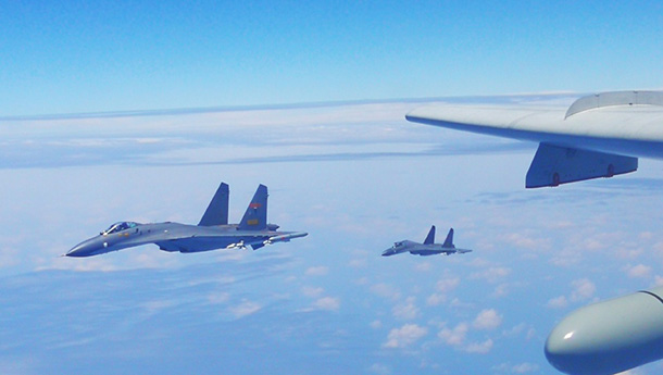 中国空军轰6k等多型战机绕岛巡航高清图发布jpg
