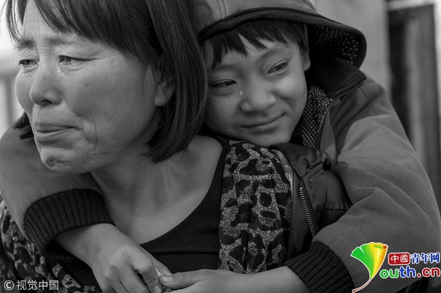 瘦弱身躯下的伟大力量 致敬"超人妈妈"们