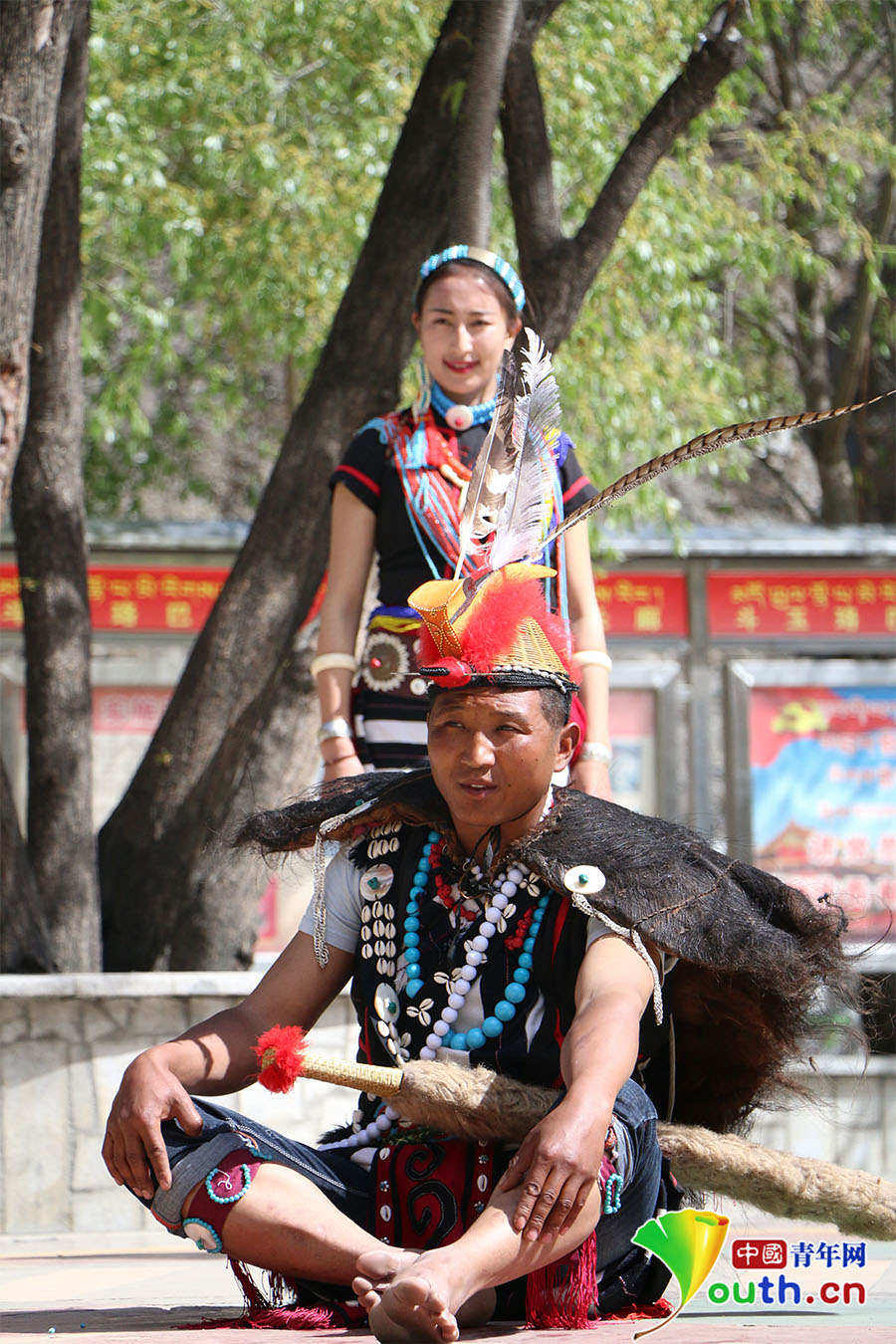 珞巴族原生态歌舞《犀鸟之魂》 中国青年网记者 张博 摄