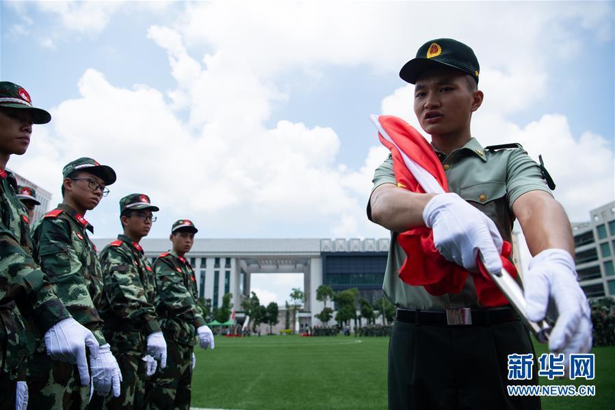 300余名澳门中学生参加国旗手训练营