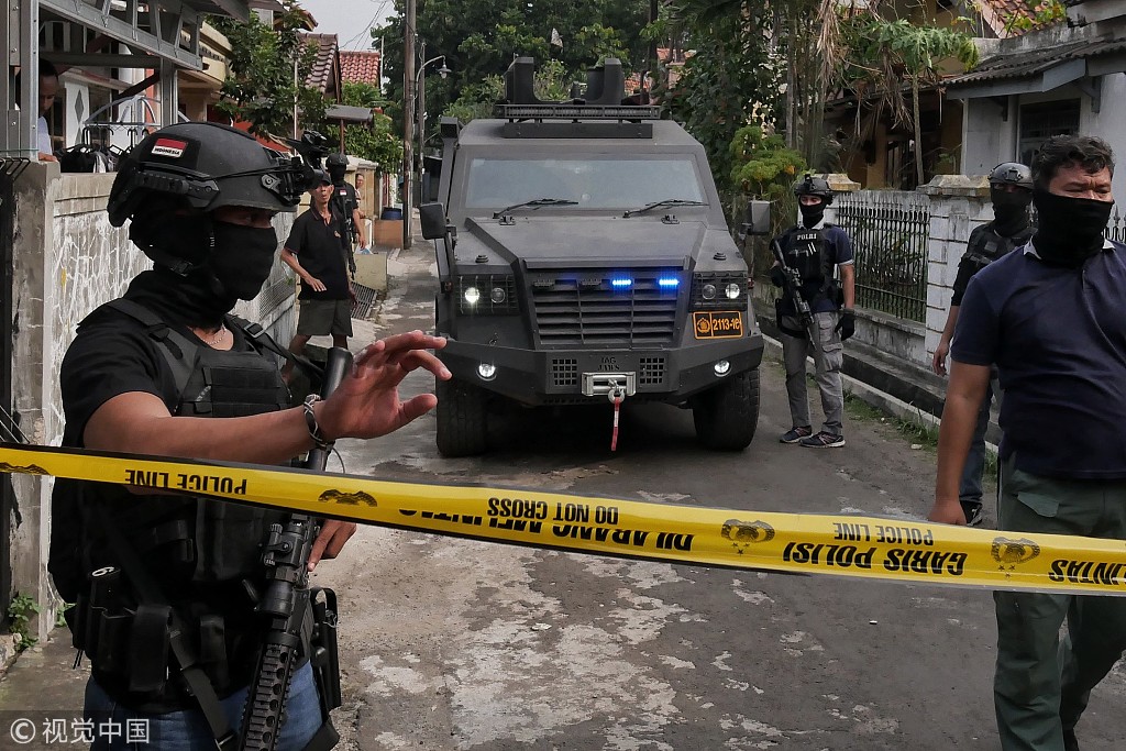 印尼廖内省警察总部遭袭致1死2伤 反恐警察展