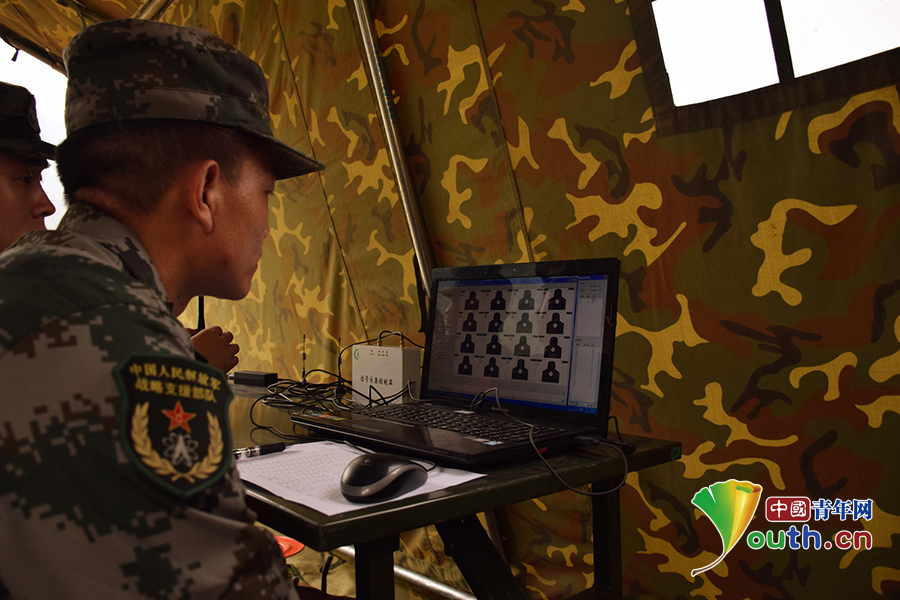 真打实训砺精兵直击战略支援部队某部轻武器实弹射击考核现场