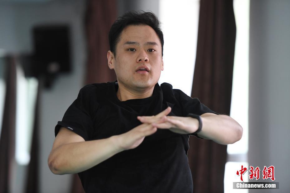 郑虎说,减肥成功后,最大的感受就是做什么事都很轻松.