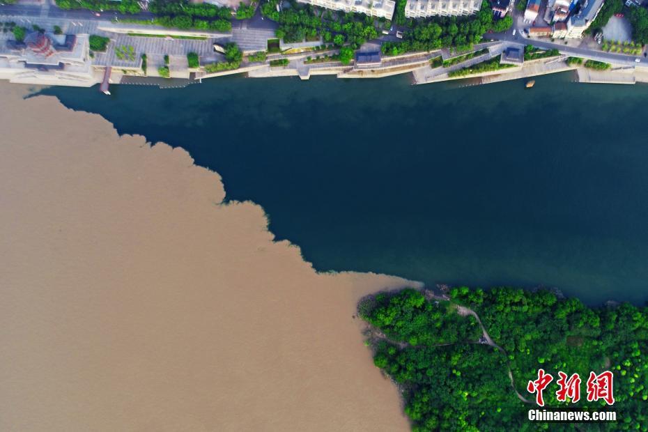 航拍长江清江分界线 清浊分明随水而动