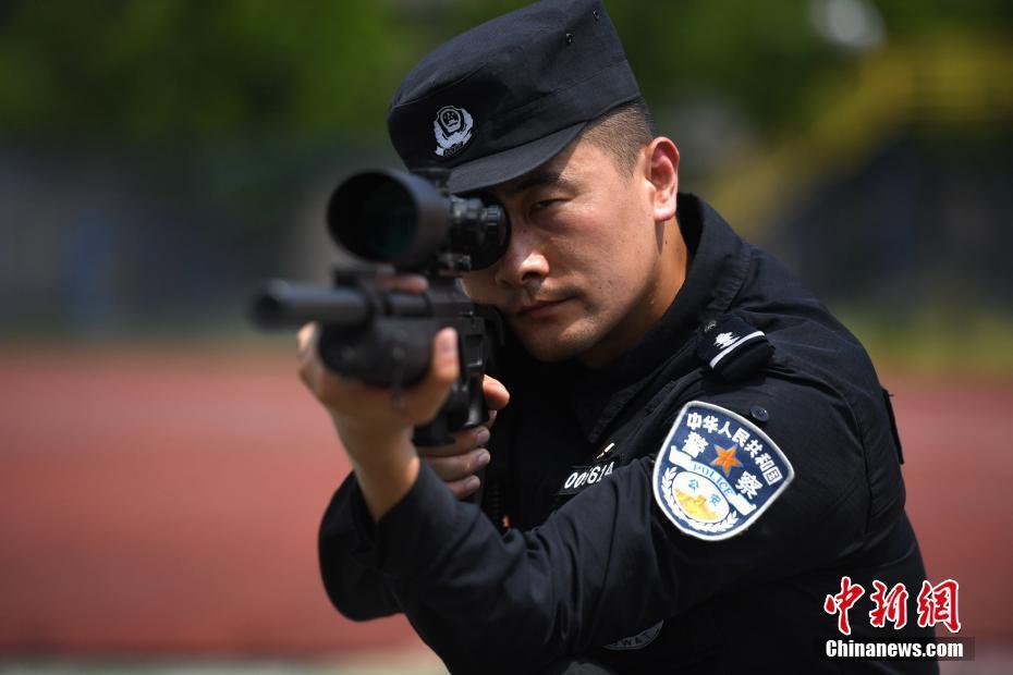 走進合肥特警訓練場:高溫酷暑練精兵_新聞頻道__中國青年網