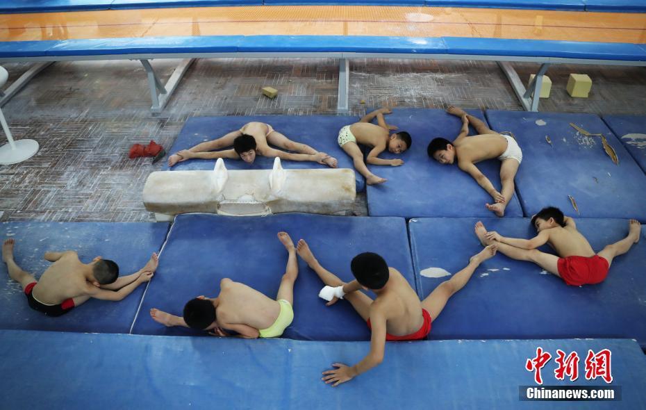 江西体操儿童的夏天为梦想而拼搏