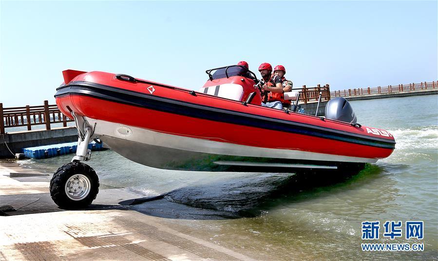 上海水陆两用冲锋舟首次亮相演练场22