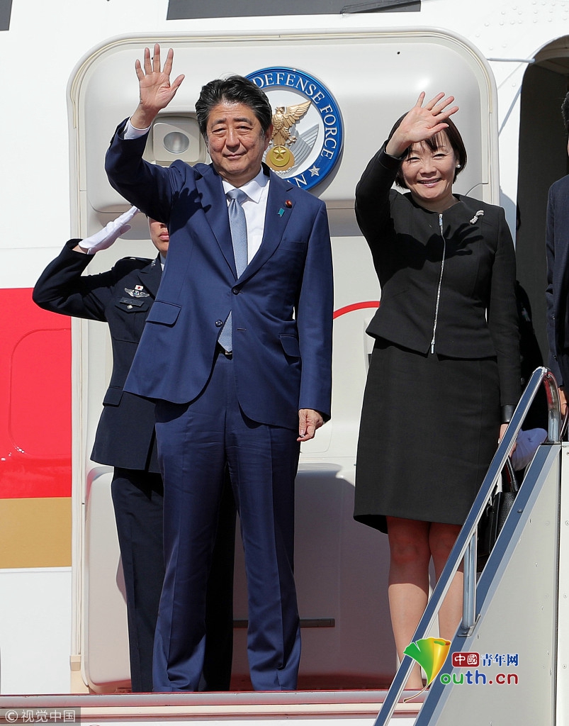 日本首相安倍晋三夫妇启程访华35