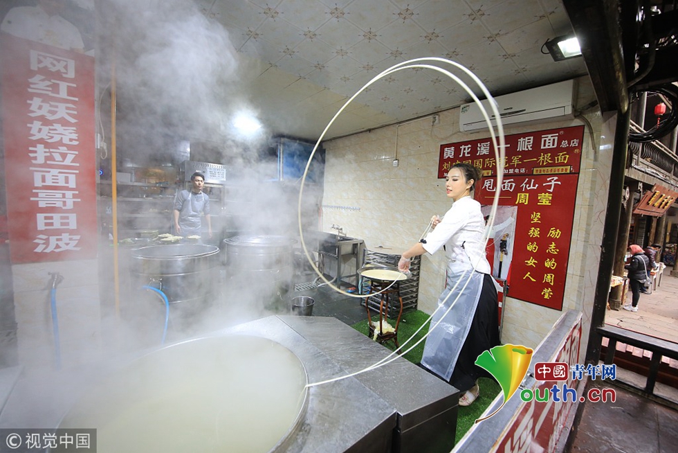 成都甩面仙子舞姿妖娆走红网络