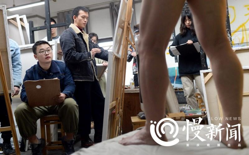 人物故事:裸模老冯