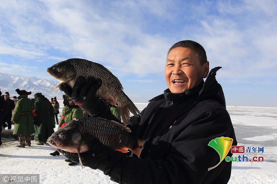 新疆哈密:冰雪文化旅游节 看捕捞、品鱼汤冬捕