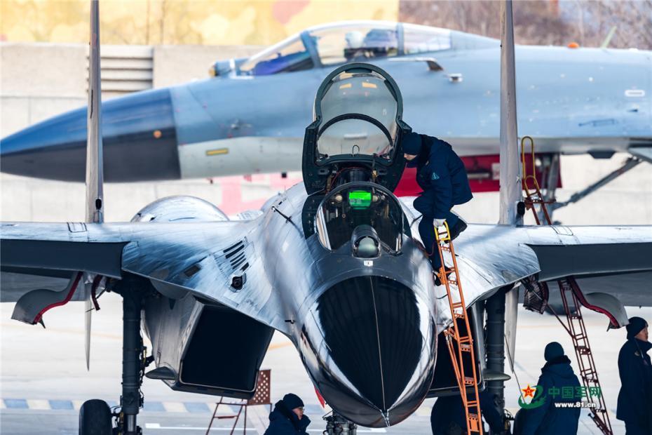 战鹰出击 北部战区空军航空兵某旅新年开训