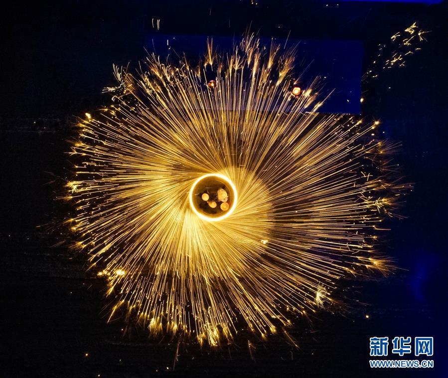 火树银花闹新春