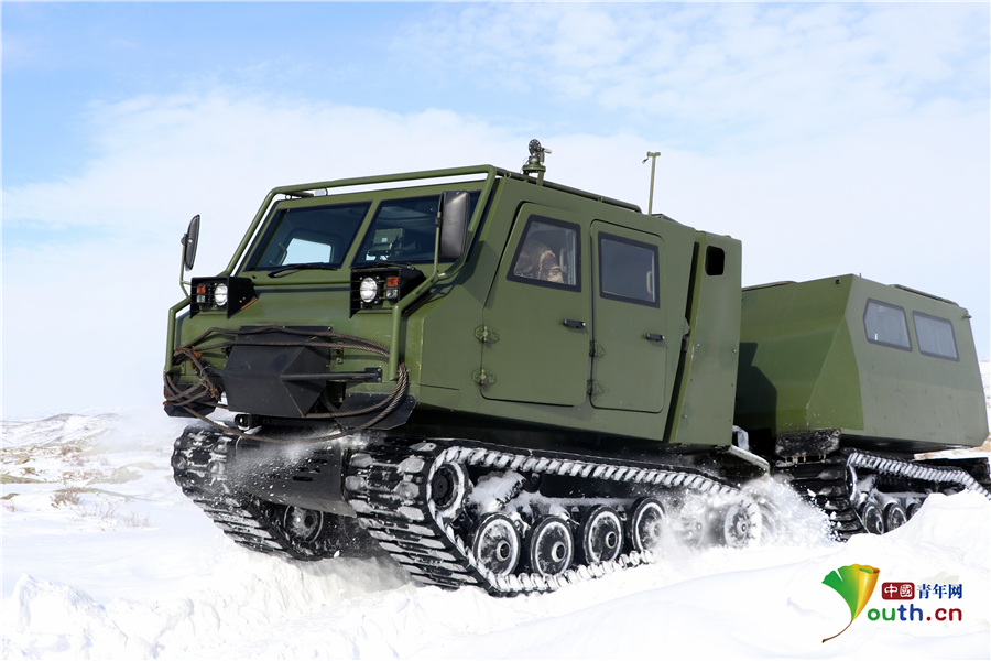 全地形巡逻车行进在积雪路段.通讯员供图
