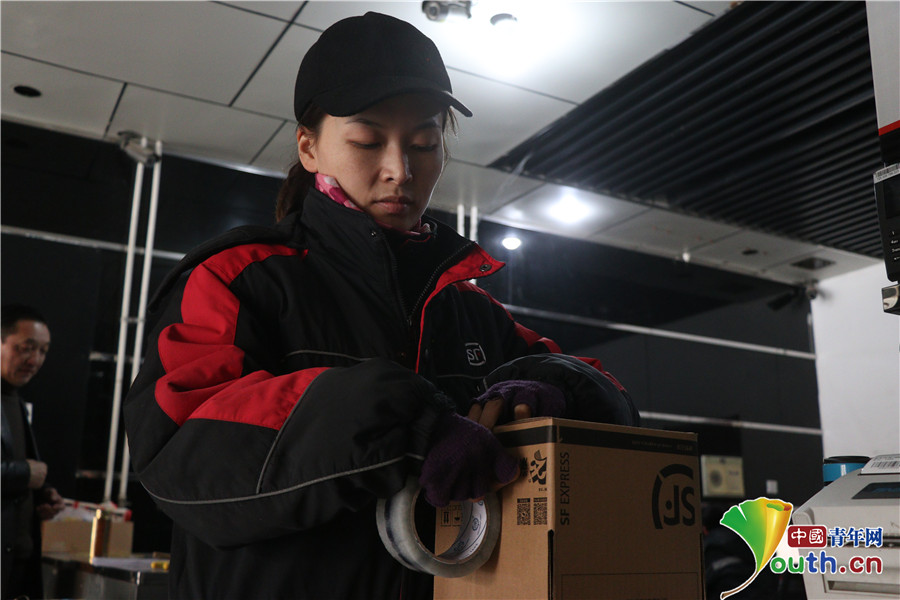 喜欢"收货感"的女快递员郭栋:最大心愿是能做一次美甲