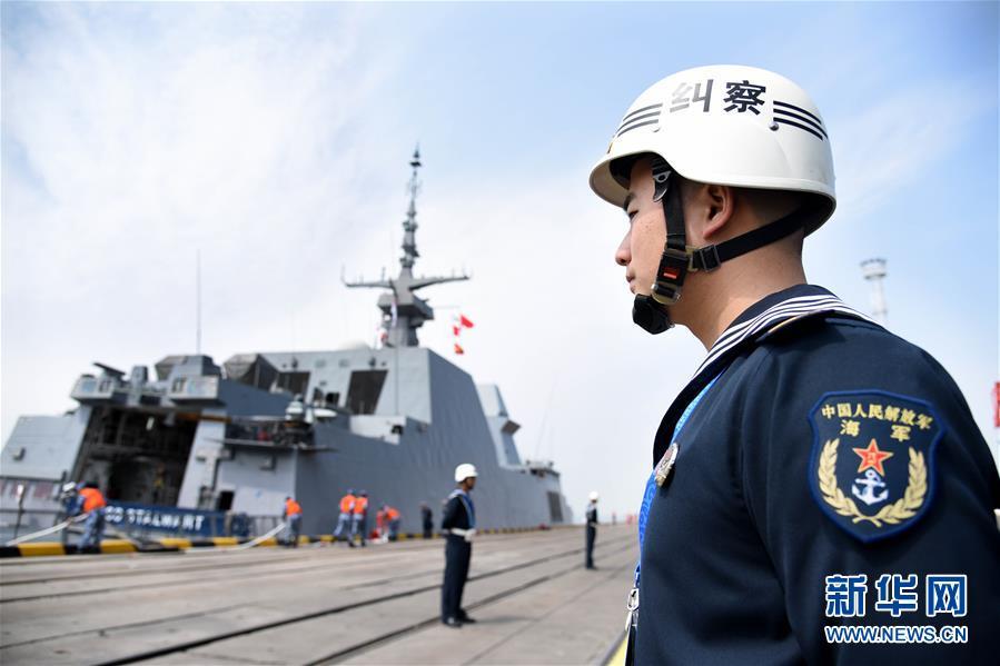 参加海军成立70周年多国海军活动的首艘外国舰艇抵达青岛