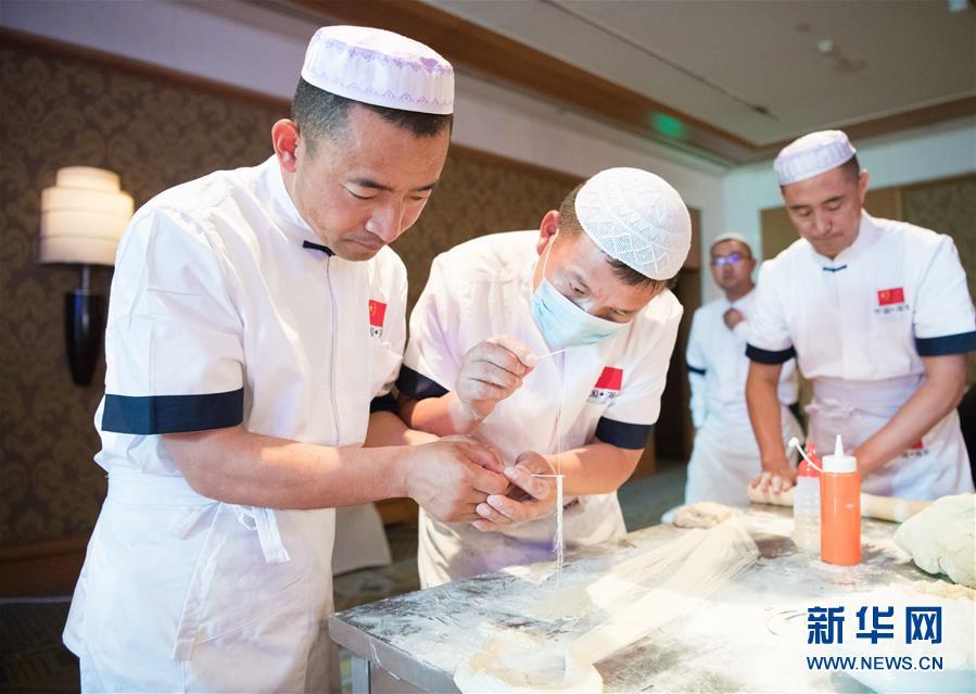 青海拉面馆将开进埃及厨师表演拉面穿针孔