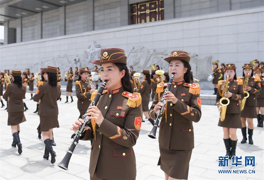 朝鲜民众热烈欢迎习近平