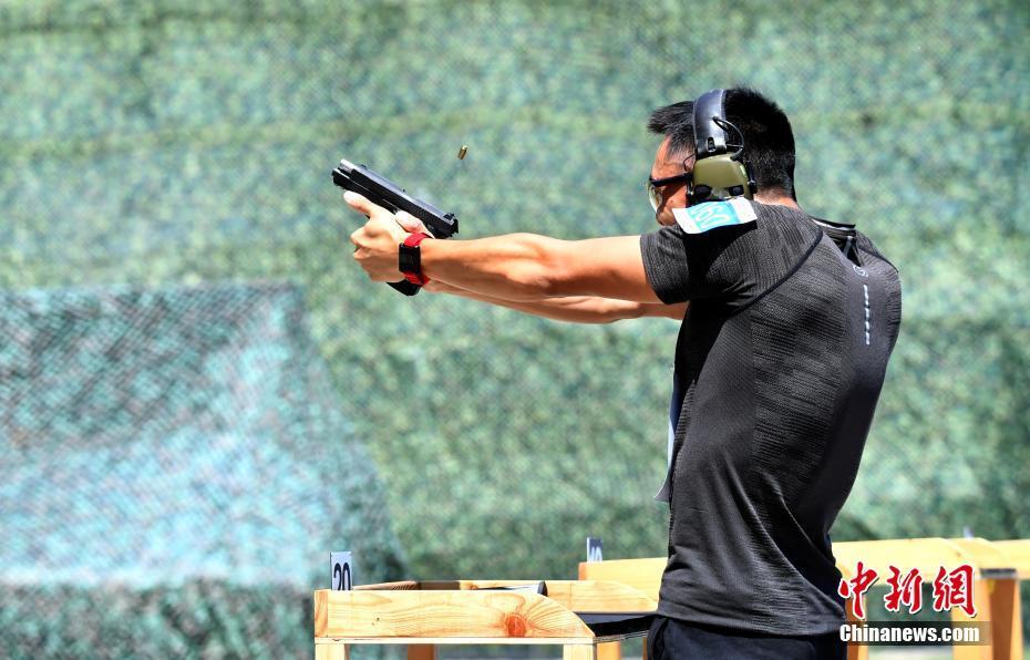 成都特警黑豹突击队亮相世警会警察两项比赛