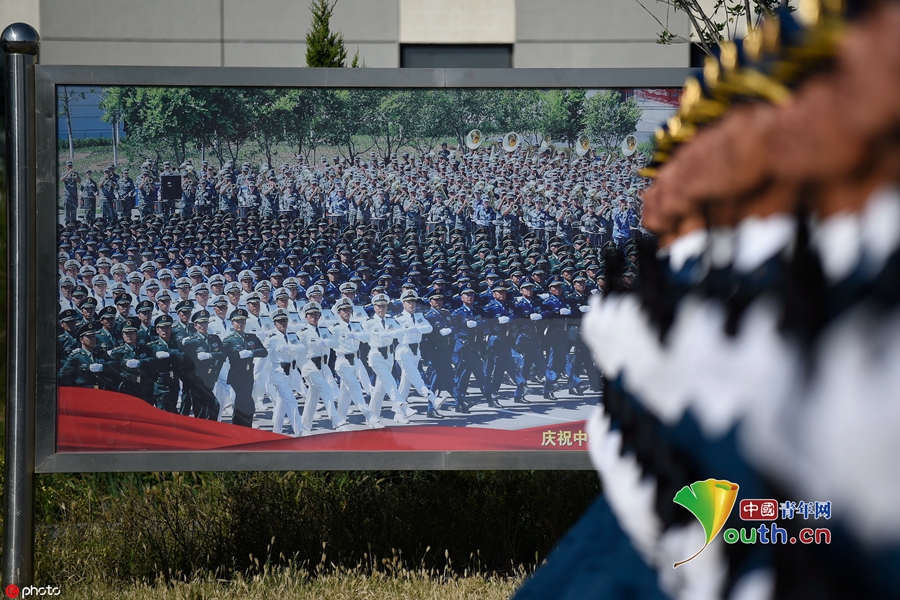 探访阅兵训练场 中国军队英姿飒爽整齐划一