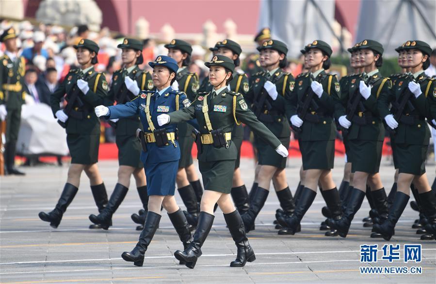 70周年国庆阅兵女兵图片