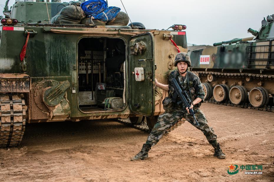 陆军第71集团军某旅实战对抗演练震撼来袭!