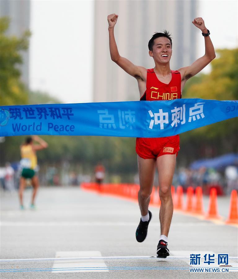 田径男子20公里竞走中国选手许皓夺冠