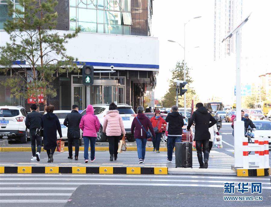 哈尔滨将新建70处行人二次过街"安全岛"