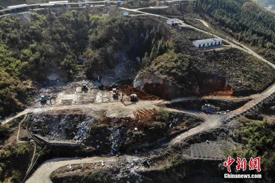 湖南浏阳烟花厂爆炸现场:消防持续排险