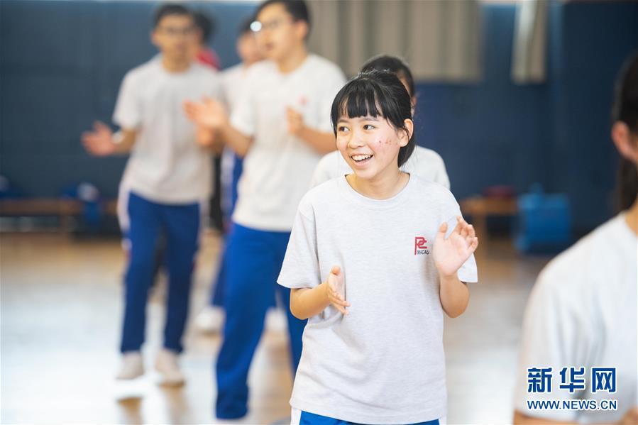 澳门培正中学的学生在上体育课(3月21日摄).新华社记者 张金加 摄
