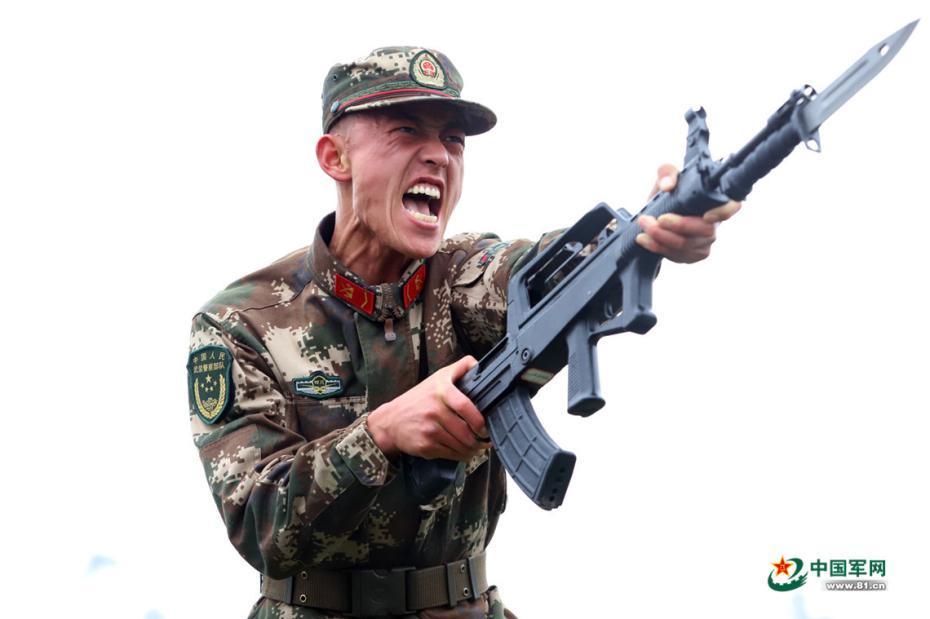 身披战甲的他们这样点燃血性军旅57