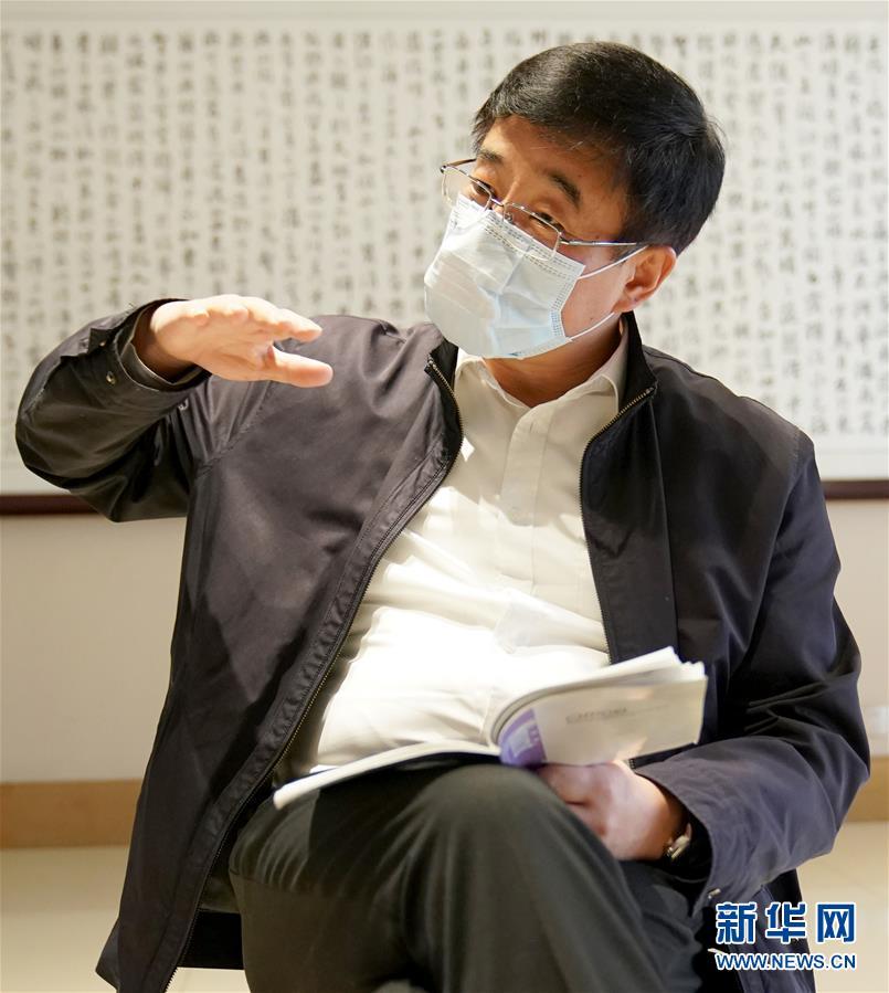 2月4日,中国工程院副院长,中国医学科学院院长王辰在武汉接受新华社