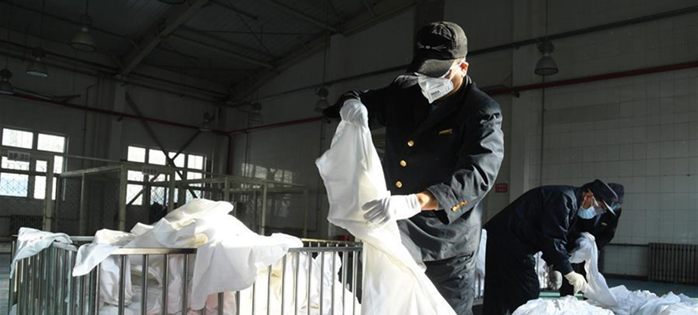 北京：加强列车卧具消毒 守护旅客乘车安全.jpg