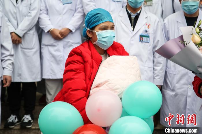 贵州年龄最小新冠肺炎患者在贵阳治愈出院
