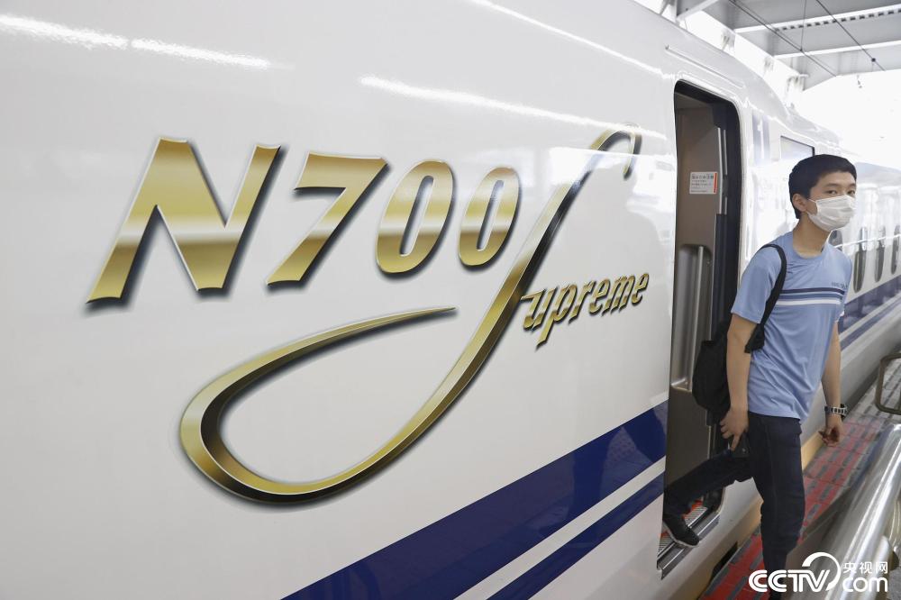 日本新干线子弹头列车n700s开始正式运营