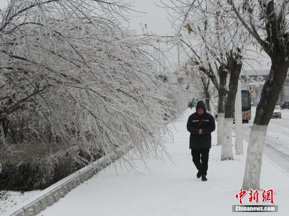 吉林長春遭遇暴雪天氣