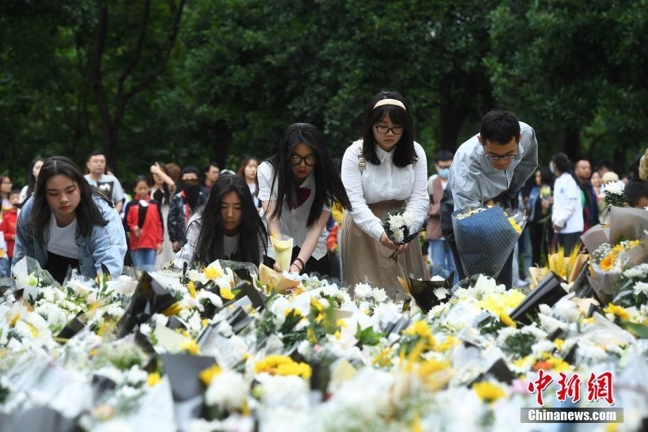 各地民众悼念袁隆平