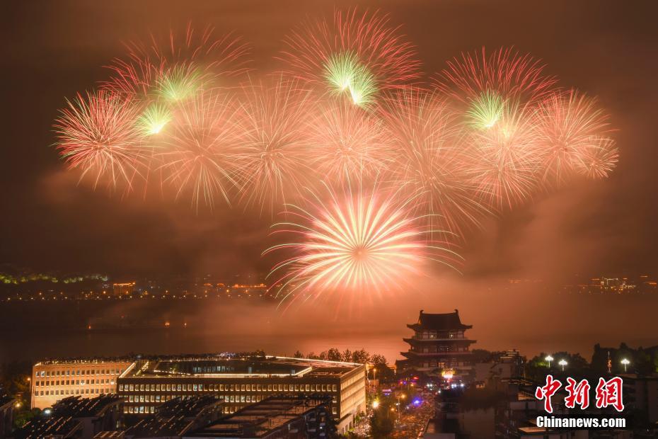 长沙举办大型音乐焰火晚会庆建党100周年57