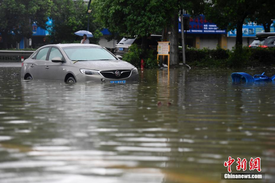 台风"烟花"致浙江余姚持续降水 多个乡镇受淹