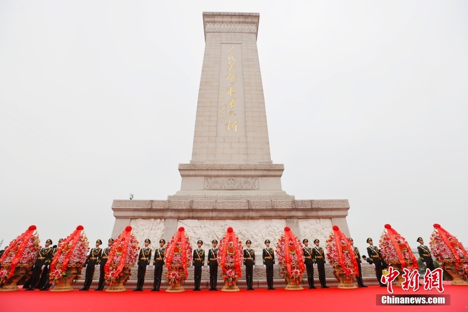 烈士纪念日向人民英雄敬献花篮仪式在北京隆重举行210