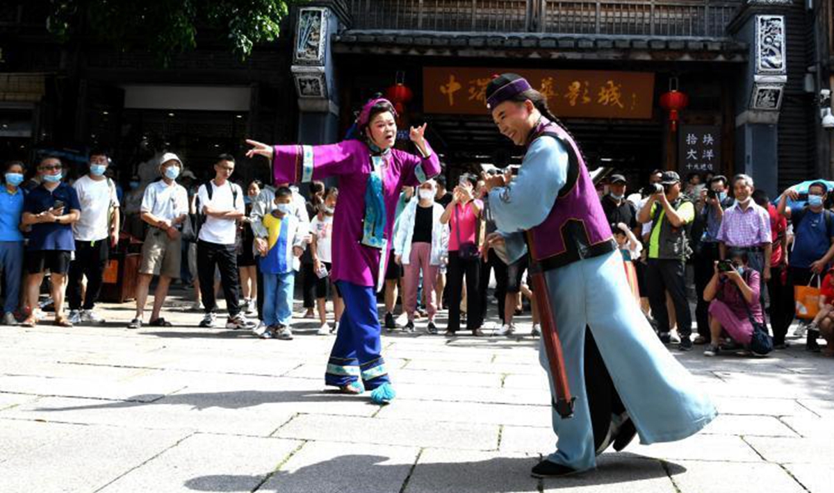  Fujian Opera in Fuzhou Ancient Street during National Day Holiday.jpg
