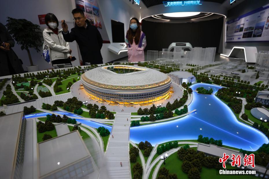 图为11月4日拍摄的工体沙盘. 中新社记者 富田 摄