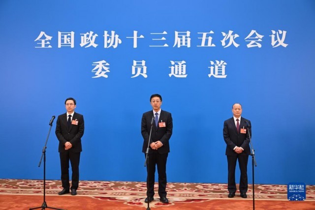 全国政协十三届五次会议第三场委员通道现场直击212