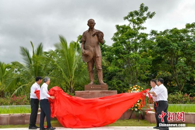 袁隆平铜像落成揭幕仪式在三亚举行