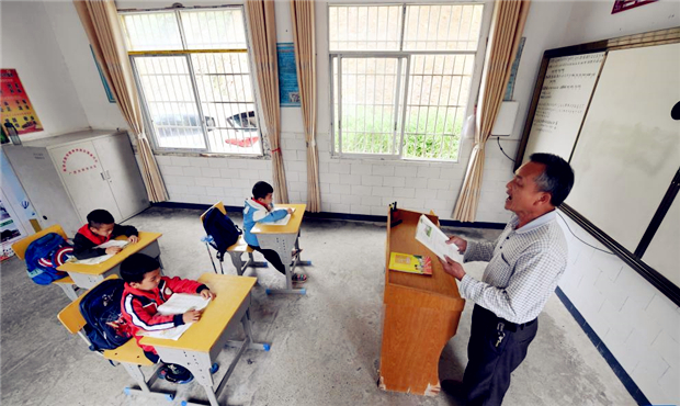 一个教学点41年的坚守.jpg
