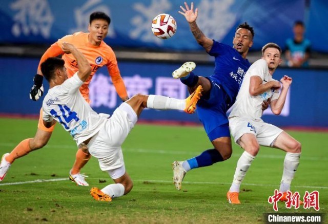 中超联赛：武汉三镇队战平大连人队主场五连平