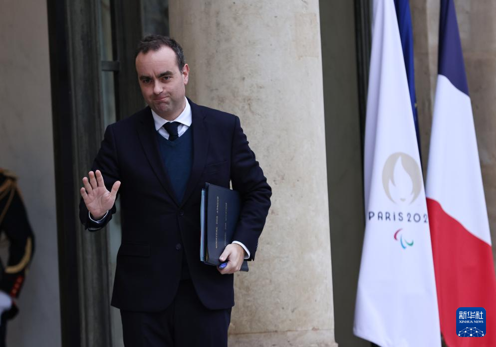法国新一届政府举行首次内阁会议