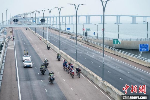 第十五届全运会公路自行车测试赛途经港珠澳大桥