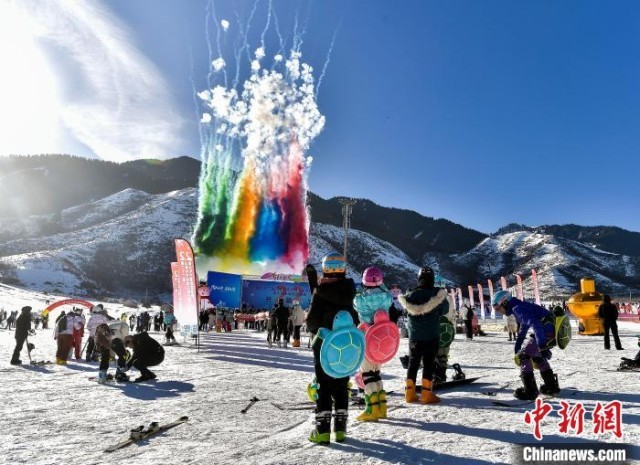 第二十二届乌鲁木齐丝绸之路冰雪风情节启幕