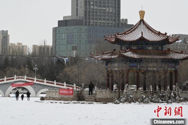 呼和浩特迎降雪气象部门发布暴雪预警